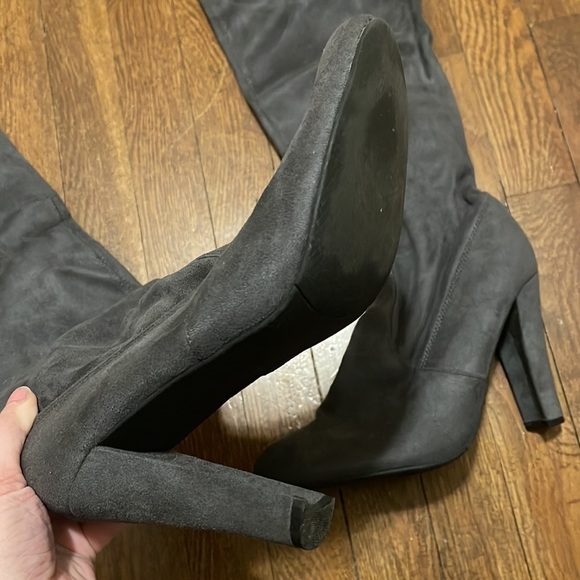 Steve Madden Grey GORGEOUS Over the Knee Vegan Tie Boots Sz 9 - Picture 3 of 9